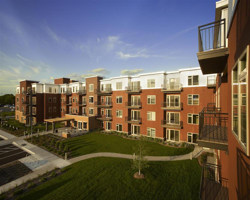 Execustay At York Place Apts Edina Bagian luar foto